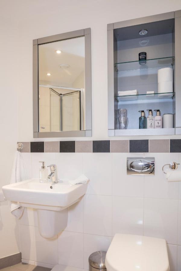 The Cedar Suite Woking Dış mekan fotoğraf
